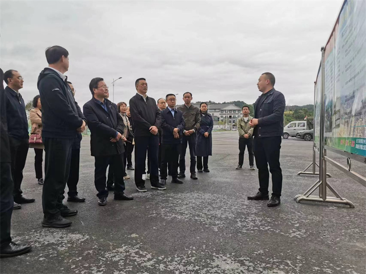 自貢市人大常委會副主任、民建自貢市委主委王孝謙一行考察四川供銷西南冷鏈物流基地